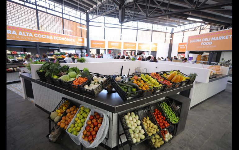 Con una inversión de más de 14 millones de pesos, el Gobierno de Zapopan entregó este martes los trabajos de remodelación del Mercado Municipal Las Fuentes. CORTESÍA