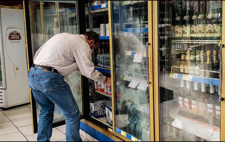 El horario estipulado para venta de bebidas alcohólicas inicia a partir de la 10:00 horas. ARCHIVO / EL INFORMADOR