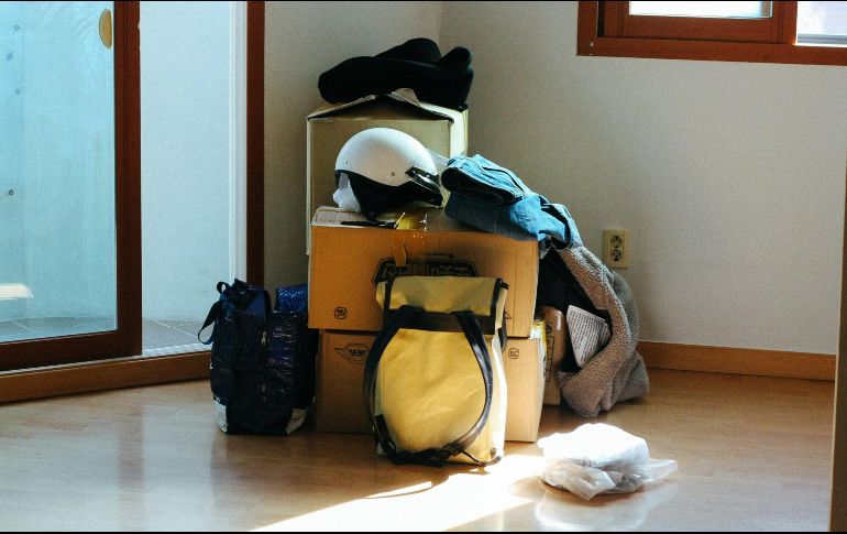 Independizarse implica asumir responsabilidades económicas, desarrollar habilidades de gestión personal y adaptarse a un nuevo estilo de vida. Unsplash.