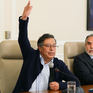 Renuncian altos funcionarios de Colombia en TV