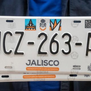 Presentan nuevas placas vehiculares en Jalisco