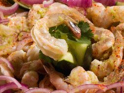 Su sabor, textura y facilidad de preparación convierte a los camarones en la estrella de múltiples platillos. ESPECIAL / CANVA