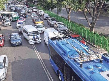 Con el propósito de mitigar la contaminación en la región, se implementarán modificaciones en los programas de contingencia ambiental y Hoy No Circula. SUN/ARCHIVO