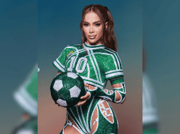 A pesar de su molestia, Anitta intentó animar al público con aplausos. ESPECIAL/ INSTAGRAM/ anitta.