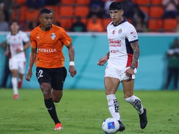 Pulido, quien previamente jugó con el equipo rojiblanco y dejó una marca imborrable, regresa con la esperanza de contribuir significativamente. X/ @ChivasEN_