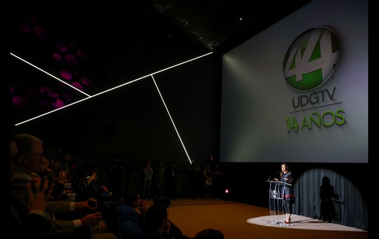 En una ceremonia de gala llevada a cabo en el Conjunto Santander de Artes Escénicas, este jueves el Canal 44 del Sistema Universitario de Radio, Televisión y Cinematografía (SURTVC) de la Universidad de Guadalajara (UdeG), conmemoró sus primeros 14 años al aire. EL INFORMADOR  / H. Figueroa
