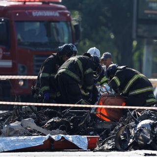 Avioneta se estrella sobre autobús de pasajeros en Sao Paulo