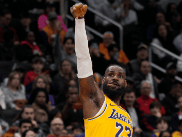 LeBron James sigue haciendo historia en la NBA a la edad de 40 años. AP / ARCHIVO