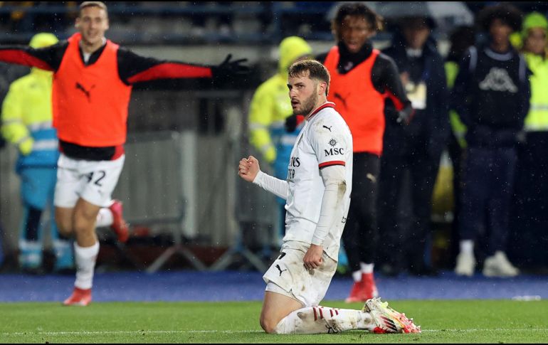 Con el gol anotado por Santiago Giménez este sábado en la Serie A, el mexicano se unió a la lista de elementos que convirtieron gol en su debut en las ligas top de Europa. EFE/ C. GIOVANNINI.