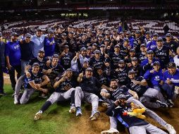 Algunos miembros de la novena jalisciense se dieron cita en el estadio Panamericano para atender a centenares de aficionados. X/ @charrosbeisbol.