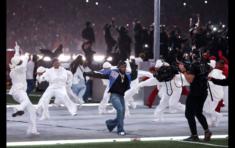 Durante su actuación, Lamar interpretó temas como 