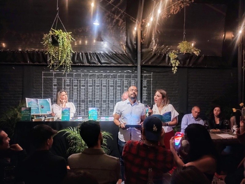 Se realizó una lectura dramatizada a cargo del actor jalisciense, Nacho Tapia, y la autora. CORTESÍA