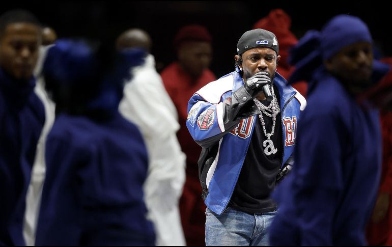 El calzado de Kendrick Lamar llamó la atención del público. EFE/E. LESSER