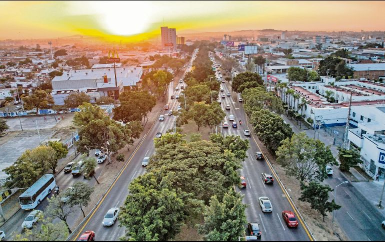 En la primera jornada de intervención a los puntos viales más complicados de la Calzada Lázaro Cárdenas, los tiempos de traslado se redujeron hasta 15 minutos. EL INFORMADOR/ A. Navarro