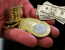 La moneda nacional, en los mercados internacionales, cotizaba alrededor de 20.64 pesos por dólar al inicio de la jornada de este martes. EL INFORMADOR / ARCHIVO