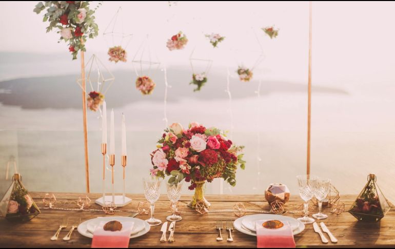 Más allá de romper la rutina, la visita a un restaurante, siempre y cuando se elija el ideal, puede implicar que la cita se desarrolle en un ambiente acogedor. ESPECIAL/Imagen de Edward Eyer en Pexels