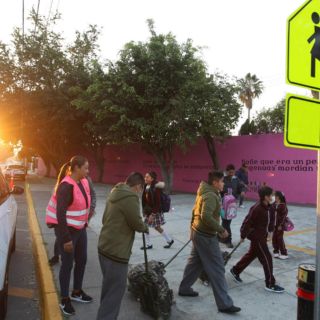 Beneficiarán a miles de alumnos con útiles gratis