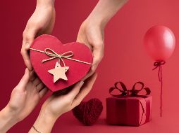 De acuerdo con datos de la Canaco CDMX, aproximadamente el 30% de las personas adquiere sus obsequios para el Día del amor y la amistad a través de plataformas en línea. ESPECIAL / CANVA