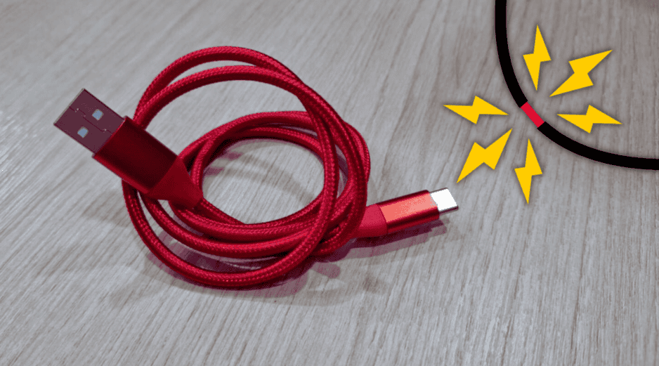 En casos más graves, si el cable se dobla repetidamente y se daña, los cables internos pueden hacer contacto entre sí o con otras partes metálicas, lo que podría generar un corto circuito. EL INFORMADOR / O. Álvarez