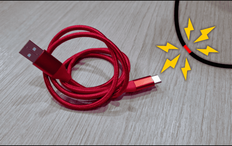 En casos más graves, si el cable se dobla repetidamente y se daña, los cables internos pueden hacer contacto entre sí o con otras partes metálicas, lo que podría generar un corto circuito. EL INFORMADOR / O. Álvarez