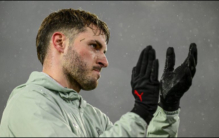 Santiago Giménez fue titular con el AC Milan en la Champions League. EFE / O. KRAAK