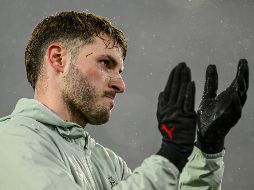 Santiago Giménez fue titular con el AC Milan en la Champions League. EFE / O. KRAAK