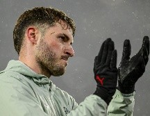 Santiago Giménez fue titular con el AC Milan en la Champions League. EFE / O. KRAAK