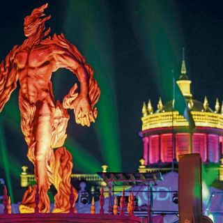 Pasea entre esculturas iluminadas y espectáculos multimedia