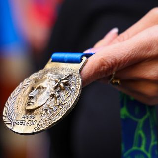 Medalla y playera del 21K Guadalajara 2025, símbolo de historia y celebración tapatía