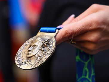 Irene Robledo aparece en la medalla; una figura visionaria, independiente y valiente que dejó huella con su participación política femenina. EL INFORMADOR / H. Figueroa