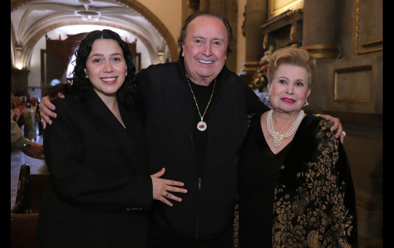 Marifer Michel, Enrique y Cecilia Michel Velasco. GENTE BIEN JALISCO / C. Jimeno