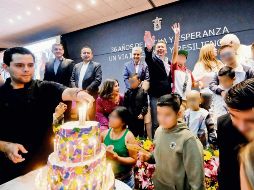 El gobernador Pablo Lemus recordó que desde su campaña prometió que en Jalisco se atendería de manera gratuita a todos los niños con cáncer. ESPECIAL