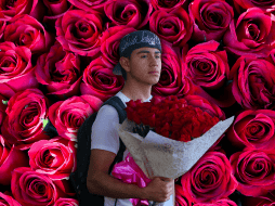 Muchas veces, la elección de un obsequio se ve influenciada por la comercialización de la fecha, lo que puede llevarnos a elegir regalos sin pensar en lo que realmente reflejan nuestros sentimientos. EL INFORMADOR / ARCHIVO