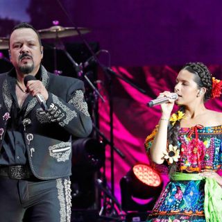 Pepe Aguilar habla sobre el 'hate' y confiesa que ve poco a su hija Ángela