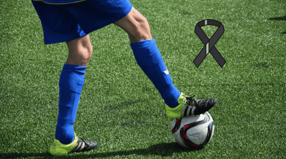 El jugador cayó en coma dentro del campo de juego, los cuerpos médicos de ambos equipos ingresaron a asistirlo. ESPECIAL