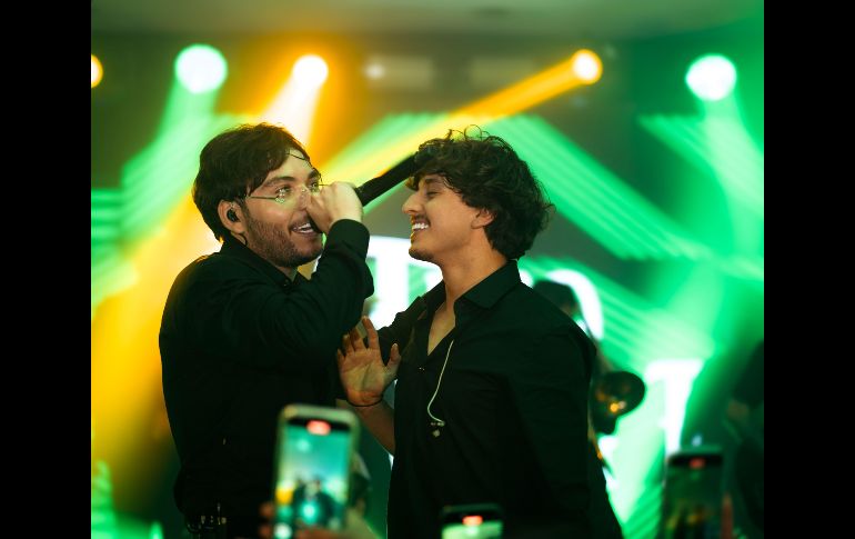 Tito Double P y Gabito Ballesteros. ESPECIAL/CORTESÍA MAESTROS JOYEROS.