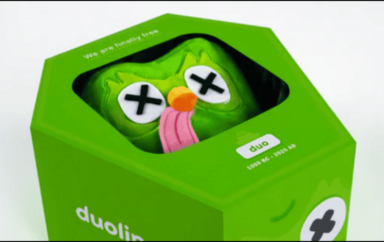 La plataforma sorprendió al lanzar artículos coleccionables sobre la muerte de su mascota. ESPECIAL/duolingo store
