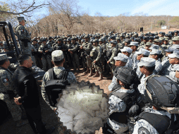 Elementos navales incautaron 3 toneladas de metanfetamina lista para su distribución. X/@OHarfuch