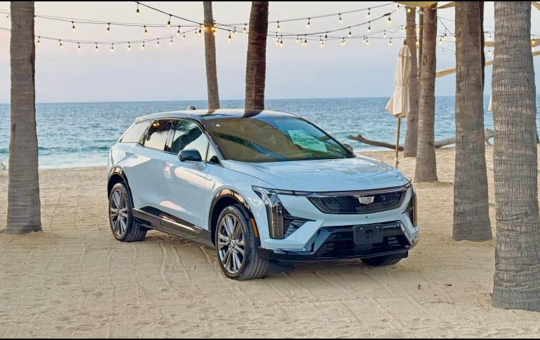 Optiq. Su diseño ofrece ópticas delanteras verticales, que se unen con luminarias horizontales y se extienden por la parrilla. ESPECIAL