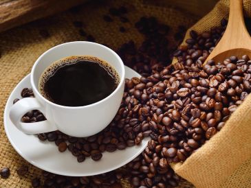 Muchas personas tienen como bebida favorita al café por su exquisito sabor y aroma. ESPECIAL / CANVA