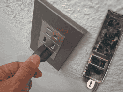 Para desconectar un dispositivo, siempre se debe tirar del enchufe y no del cable. SUN / ARCHIVO