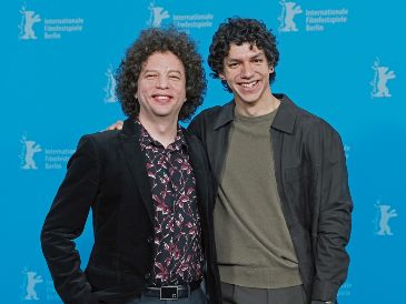 El director de cine, guionista y productor Michel Franco y el bailarín y actor Isaac Hernández  durante una sesión fotográfica para la película “Dreams”. EFE/C. Neundorf