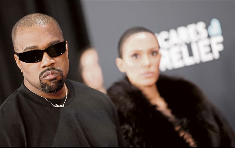 Kanye West y Bianca Censori asistieron a la alfombra roja de la edición 67 de los Grammy, el 2 de febrero de 2025, en Los Ángeles, California.