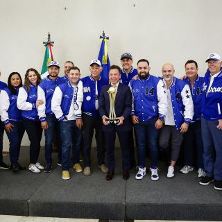 Pablo Lemus recibe a los campeones Charros de Jalisco