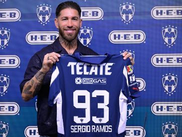 El legendario futbolista español aún no hace su debut con la camiseta del Monterrey. X/ @Rayados