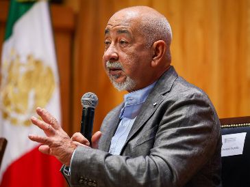 Padura agradeció su invitación a la Universidad de Guadalajara, explicando que nuestra ciudad, quizá, es con la que tiene más relación en México, debido a su profunda cercanía con la Feria Internacional del Libro. EL INFORMADOR / H. Figueroa