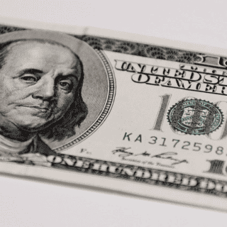 Peso mexicano SE APRECIA al cerrar la jornada