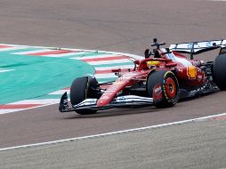 Lewis Hamilton, heptacampeón del mundo de F1 y flamante fichaje de Ferrari, estrenó este miércoles en el circuito de Fioriano, el nuevo SF-25. AFP / F. Scoppa