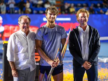 Gustavo Santoscoy Arriaga, Tomas Machac y Gustavo Santoscoy García. GENTE BIEN JALISCO / H. Figueroa