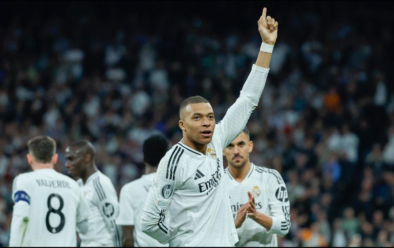 Gracias a tres anotaciones de Kylian Mbappé (4', 33' y 61'), el actual campeón le propinó el último golpe a los Citizens de Josep Guardiola. EFE/ Juanjo Martin.